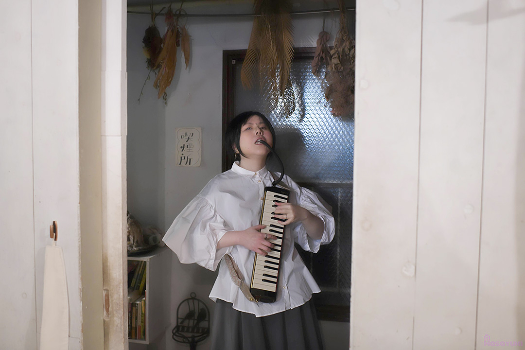 ふらんす座のレトロな内装を活かした写真撮影